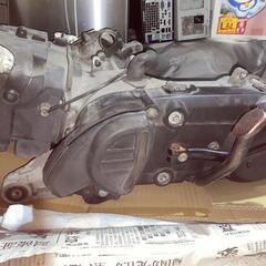 「スズキ アドレスV125 K9 ジャンクエンジン 部品取り キックペダルあり プーリー付き」の画像