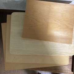 MDFと合板の木材シートの画像