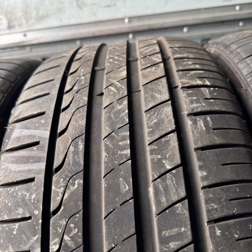 バリ山　MINERVA RADIAL R205 235/40R18 夏タイヤ　　2021年製　18インチ