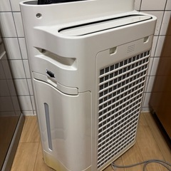 加湿空気清浄機　SHARP KC-D70　の画像