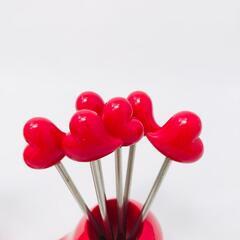 ハートの形をしたフルーツピックセットの画像