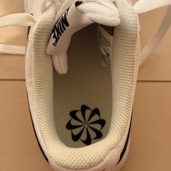 NIKE スニーカー　シューズ  23.5cm 　dh3158-101  の画像