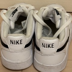 NIKE スニーカー　シューズ  23.5cm 　dh3158-101  の画像