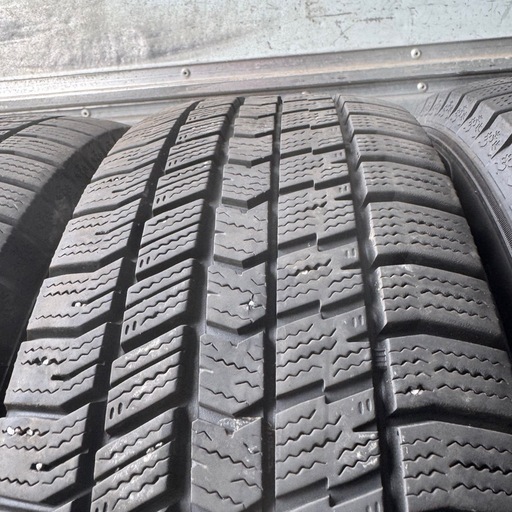 バリ山　GOODYEAR グッドイヤー　ICENAVI 8 195/65R15 スタッドレス　タイヤ　2021年製　15インチ