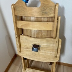 木製ベビーチェアの画像