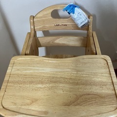 木製ベビーチェアの画像