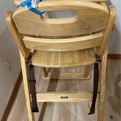 木製ベビーチェアの画像