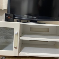 【取引予定者確定】テレビ&テレビ台&時計の画像