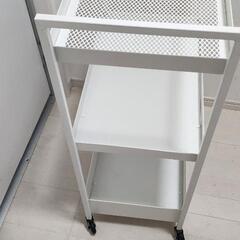 【29日まで】IKEA　キャスター付き食器棚の画像