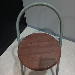 折りたたみ椅子の画像