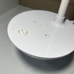 電気スタンド　ホワイトの画像