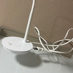 電気スタンド　ホワイトの画像