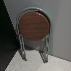 折りたたみ椅子の画像
