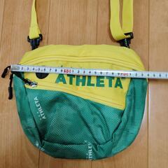 ATHLETA ミニショルダーバック　サッカー　新品の画像