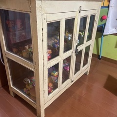 アンティークガラス棚の画像