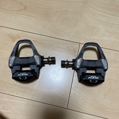 Oakley サングラス + SHIMANO RC3シューズ + 105 ペダルの画像