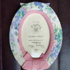 LAURA ASHLEY オーバルフォトフレーム 花柄 ピンク　ブルーの画像