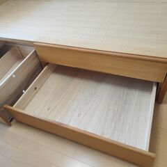 木製ベッドの画像