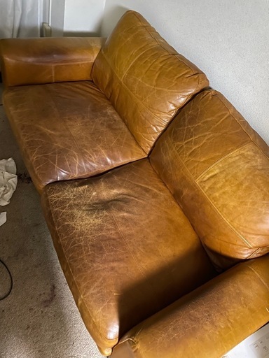 ACME Furniture(アクメファニチャー)のFRESNO(フレスノ) 3人掛けソファです。ヴィンテージスタイルのレトロな本革ソファ。