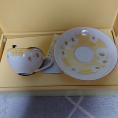 新品箱入り【カップ＆ソーサー×２】hiromichi nakano／マーガレット柄の画像