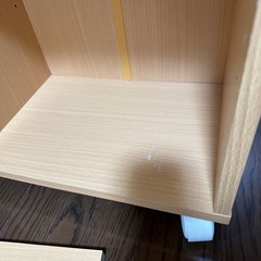 キャスター付き棚の画像
