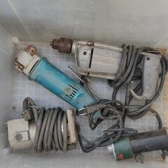 大量電動工具、工具セットの画像