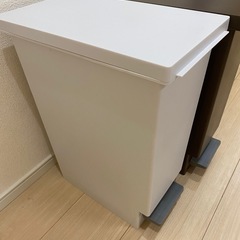 シンプルおしゃれゴミ箱セットの画像
