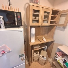 組み立て式
食器棚の画像
