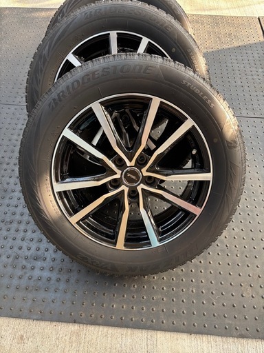 ブリザックVRX2スタッドレスタイヤ  215/60/17