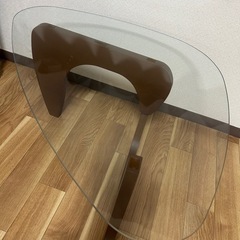 おしゃれなガラステーブルの画像