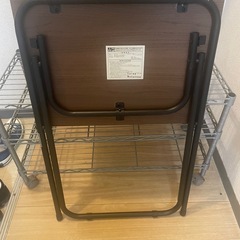 折りたたみテーブルの画像