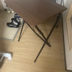 折りたたみテーブルの画像