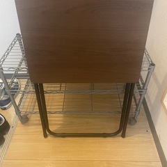 折りたたみテーブルの画像