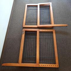 9月末まで。木製　おくだけゲート　2台　高さ70cmの画像