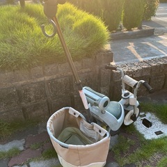 幼児向け三輪車(持ち手付き)の画像