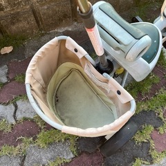 幼児向け三輪車(持ち手付き)の画像
