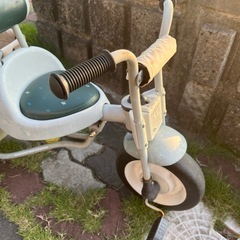 幼児向け三輪車(持ち手付き)の画像