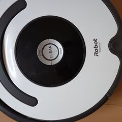 【取引中につき新規受付はしておりません】ロボット掃除機　ルンバ　Roomba i5 エッジクリーニングブラシ2本つきの画像