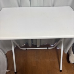 折りたたみデスクの画像