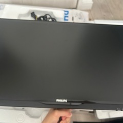 モニター、有線キーボード、ワイヤレスマウスの画像