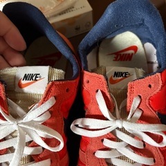 Nike カジュアルスニーカー オレンジ/ネイビの画像