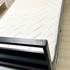 ほぼ新品！今年購入!シングルベッドマットレス付き。先着順！　　　　の画像