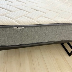 ほぼ新品！今年購入!シングルベッドマットレス付き。先着順！　　　　の画像