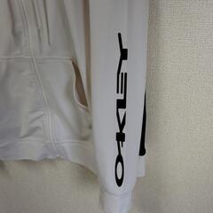 オークリー　ラッシュガードの画像