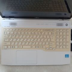 訳あり おまけ付き　FUJITSU　15インチ　タッチパネル　高性能i7　8GB　SSD　カメラ　Wi-Fi　Bluetooth　ブルーレイ　テンキー　Microsoft office2021　Windows11　の画像