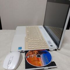 訳あり おまけ付き　FUJITSU　15インチ　タッチパネル　高性能i7　8GB　SSD　カメラ　Wi-Fi　Bluetooth　ブルーレイ　テンキー　Microsoft office2021　Windows11　の画像