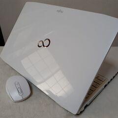 訳あり おまけ付き　FUJITSU　15インチ　タッチパネル　高性能i7　8GB　SSD　カメラ　Wi-Fi　Bluetooth　ブルーレイ　テンキー　Microsoft office2021　Windows11　の画像