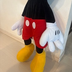 ミッキーマウスのぬいぐるみの画像