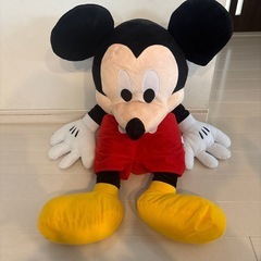 ミッキーマウスのぬいぐるみの画像