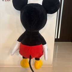 ミッキーマウスのぬいぐるみの画像